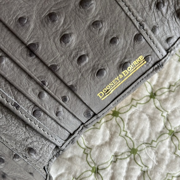 Dooney & Bourke Wallet Grey Ostrich Print Leather Gold Hardware Brand New - Picture 12 of 12